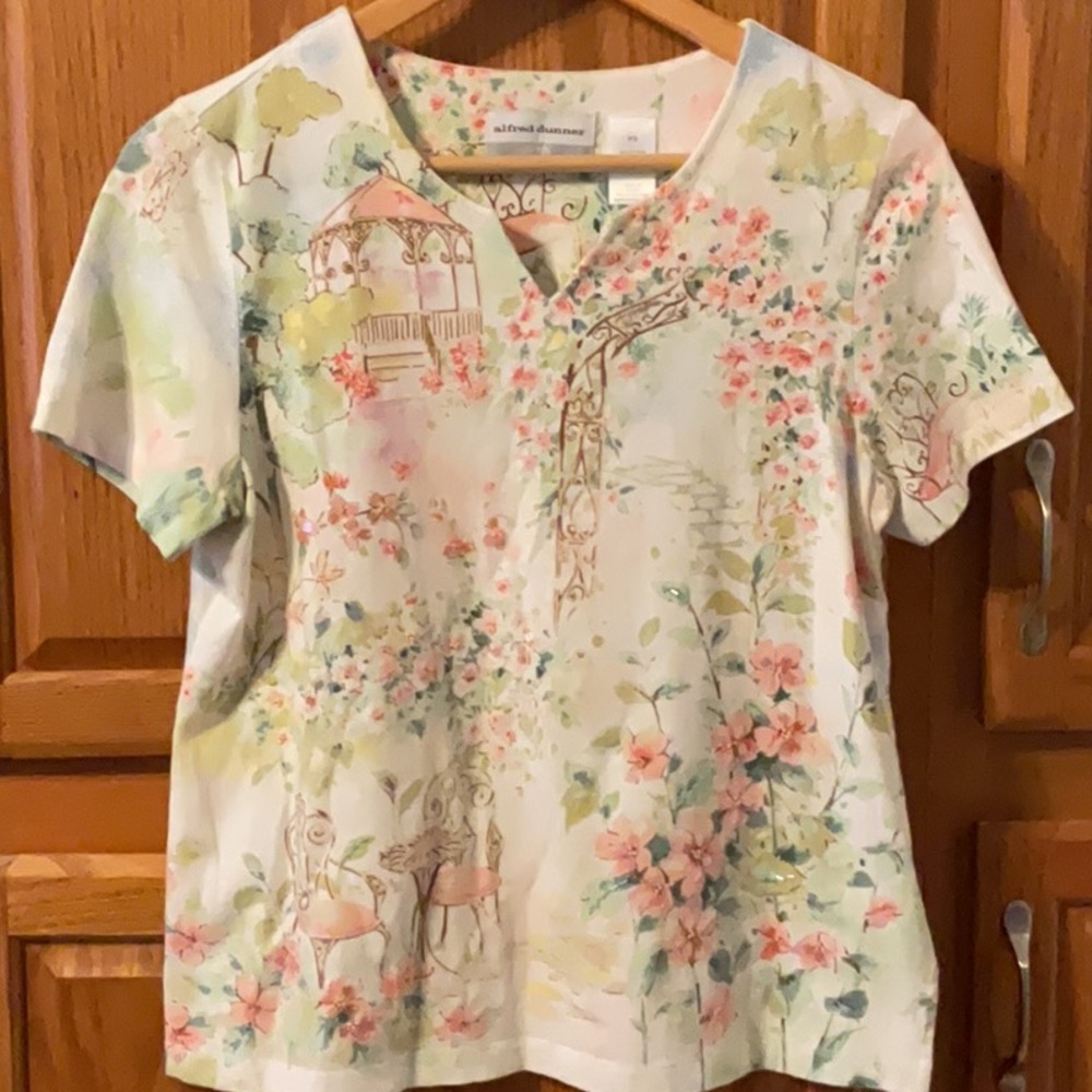 EUC Alfred Dunner  short sleeve top size petite small